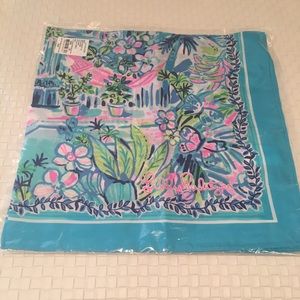 Lilly Pulitzer GWP scarf “Lilly’s House”